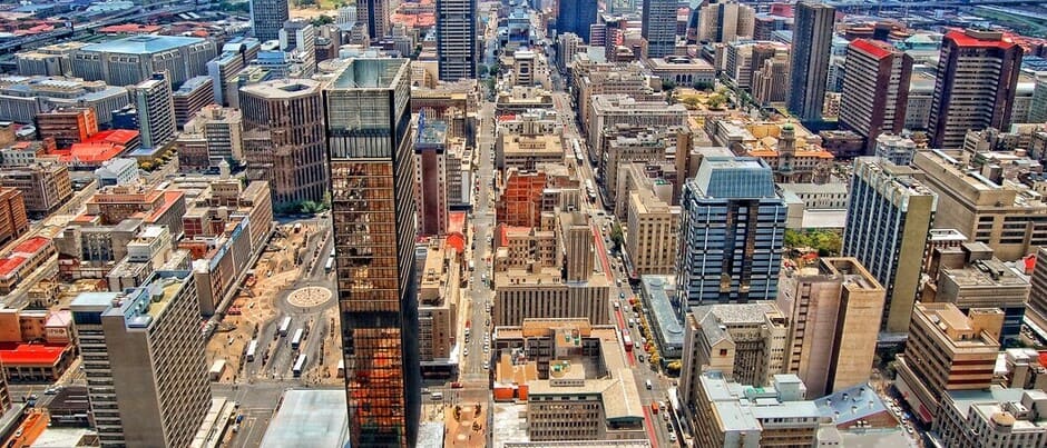 Johannesburg , i folkmun oftast kallad Joburg, är Sydafrikas största stad